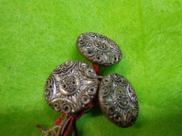 3 Boutons Ancien En Fer - Bottoni