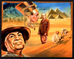 MOZAMBIQUE. BF 527 De 2012. Découverte Du Buste De Nefertiti. - Egyptologie