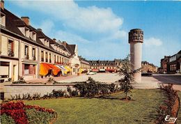 61-VIMOUTIERS- LA PLACE MACKAU ET LE MONUMENT AUX MORTS - Vimoutiers