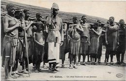 CPA GABON Afrique Noire Types Ethnic Non Circulé Un Chef Badondo Et Ses Femmes - Gabun