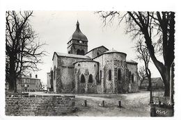 SAINT-GERVAIS-D'AUVERGNE  (cpsm 63)  Son église -   - L 1 - Saint Gervais D'Auvergne