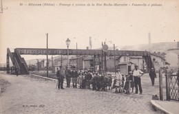 GIVORS - PASSAGE A NIVEAU DE LA RUE ROCHE MARCAIRE - PASSERELLE A PIETONS - 69 - Givors