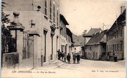 38 - Les AVENIERES --  La Rue Du Marché - Les Avenières