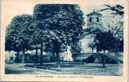 38 - Les AVENIERES -- La Place , L'Eglise Et - Les Avenières