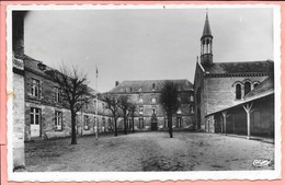 Delcampe - Evron - Entrée Principale - Une Des Cours Du Pensionnat Saint Joseph - Evron