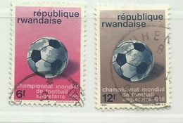 Timbre Rwanda N° 176 - 177 Coupe Du Monde De Football De 1966 Angleterre - Oblitérés