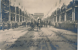 PARIS - CARTE PHOTO - JOFFRE ET FOCH AVENUE DESCHAMPS ELYSEE 14 JUILLET 1919 - Champs-Elysées