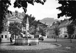 74-BONNEVILLE- PLACE DE L'HÔTEL DE VILLE ET LA FONTAINE - Bonneville