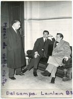 Photo De Presse  Original - Yves MONTAND, Marcel PAGNOL, Benoit-Léon  DEUTSCH,  09-11-1955, , TBE, Scans. - Famous People