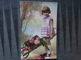 TI - Carte Joyeux Birthday - Petite Fille Brouette De Fleurs - Cumpleaños