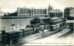 N°60 A -cpa Saint Germain En Laye -l'intérieur De La Gare Et Le Château- - Gares - Avec Trains