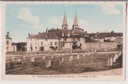 CHATILLON SUR SEVRE ( MAULEON EN 1965 ) : LE CHAMP DE FOIRE ET L'EGLISE - ECRITE EN 1943 - 2 SCANS - - Mauleon