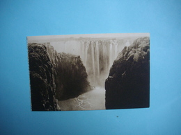 ZIMBABWE  -  Victoria Falls  -  The  Entrance To The Gorge  -  Chutes Victoria  - Fleuve Zambèze  - - Zimbabwe