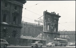 Cca 1964 Budapest, A 45-ös Autóbusz A Félig Már Lebontott Nemzeti Színház Mellett, 9x14 Cm - Andere & Zonder Classificatie