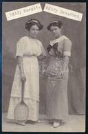 1911 A Pálfy Lányok (Pálfy Margit és Pálfy Erzsébet) Teniszüt?vel, Fotólap, 14x9 Cm - Sonstige & Ohne Zuordnung