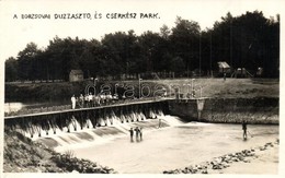 * T2 Borzsova, Nagyborzsova, Borzhava; Duzzasztó és Cserkész Park, Fürd?z? Cserkészek / Dam With Bathing Scouts, Photo - Zonder Classificatie