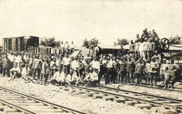 T2/T3 1917 Osztrák-magyar Katonai 16. Vasútépít? Század A Visszavonuláskor / WWI K.u.K. Military Railroad Regiment. Phot - Unclassified