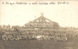 T2 1914 A 64. Gyalogezred Tisztikara Az Eskü Letétele Után, Csoportkép Feldíszített Kereszttel / WWI K.u.k. Military, Gr - Non Classificati