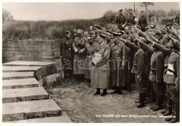 T2 Der Führer Auf Dem Ehrenfriedhof Von Langemarck / Adolf Hitler And Soldiers By The Heroes' Cemetery Of The Langemarck - Ohne Zuordnung