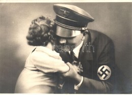 ** T2/T3 Adolf Hitler With Child, Swastika. Verlag Foto R. Hanke, Dresden 656/1. (EK) - Ohne Zuordnung