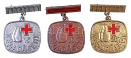 ~1970-1980. '10, 15, 20 Véradásért' Bronz, Ezüst és Arany Fokozatú Kitüntetések T:1-,2 - Ohne Zuordnung