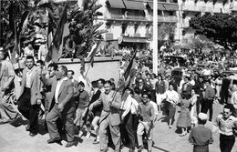 ALGER- MONTEE AU FORUM   LE 13 MAI 1958 - Alger