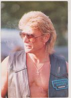 Cp,johnny Hallyday En Tournée été 1991,lunette De Soleil,croix Et Coyance,décontracté - Music And Musicians