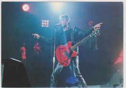 Cp Johnny Hallyday Tournée Hiver 1990 Sou Les Feux  De La Scène Et Projecteur,rockeur , - Artiesten