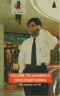 Delcampe - CARTE-MAGNETIQUE-1990 -SINGAPOUR-5$-HOMME Au TELEPHONE -BE - Singapur