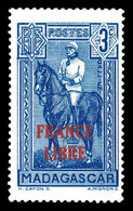 ** MADAGASCAR, N°243, 3c Bleu Surchargé 'FRANCE LIBRE'. TB   Qualité: **   Cote: 222 Euros - Used Stamps