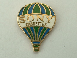 Pin's MONTGOLFIERE - SONY CASSETTES - Montgolfières