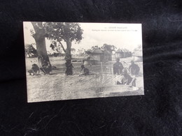 Guinée Française .Coniaguis Tressant Les Murs De Leur Case Et Vieux Vannier .Voir 2 Scans . - Französisch-Guinea