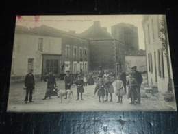 MOUILLERON-EN-PAREDS - PLACE DU VIEUX-MARCHE - 85 VENDEE (Z) - Mouilleron En Pareds