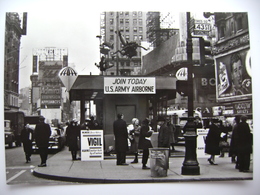 US New York: Brodway And Times Square, People, Traffic, Station With Banner JOIN TODAY U.S. ARMY AIRBORNE, 1960s Unused - Broadway