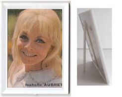 ISABELLE AUBRET Petite Carte Format Environ 5 X 7 Cm Dans Cadre Plastique - Other Products