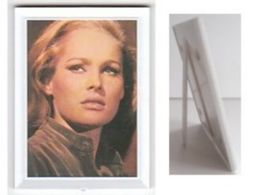 URSULA ANDRESS Petite Carte Format Environ 5 X 7 Cm Dans Cadre Plastique - Other Products