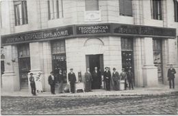 CPA Serbie Serbia Shop Front Devanture Magasin Belgrade Carte Photo Circulé Voir Scan Du Dos - Servië