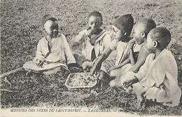 CARTE POSTALE ORIGINALE ANCIENNE : MISSIONS DES PERES DU SAINT ESPRIT AFRIQUE ORIENTALE ZANGUEBAR LE REPAS DU SOIR - Mosambik