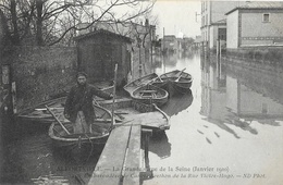 Alfortville - La Grande Crue De La Seine (Janvier 1910), L'embarcadère De Canots Berthon De La Rue Victor-Hugo - Überschwemmungen