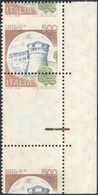 2054 1980 - 500 Lire Castelli D'Italia (1522), Coppia Verticale Con Interspazio Di Gruppo, Dentellatura O... - Other & Unclassified