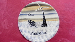 Assiette  Murale De Décoration  Céramique : Mauritus :Le Dodo Diamètre 20 Cm - Platos