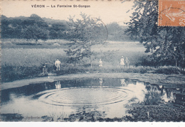 89. VERON. CPA. LA FONTAINE ST GORGON. ANNEE 1930. ANIMATION - Veron