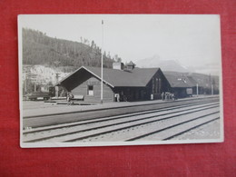 Canada-Lake-Louise-Railroad-Railway-Station-Depot-real-photo-used-postcard   Ref 2909 - Lake Louise