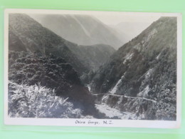 New Zealand 1962 Postcard ""Otira Gorge"" To England - Flowers - Flag - Briefe U. Dokumente