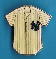 PIN'S //   ** MAJOR LEAGUE BASEBALL ** YANKEES ** BY PETER DAVID **. (© 1985 M.L.B. By Peter David) - Béisbol