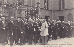 ORLEANS. - Fêtes De Jeanne D'Arc. - A L'Hôtel De Ville Monseigneur TOUCHET Remercie Mr LAVILLE Maire D'Orléans - Orleans