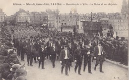 ORLEANS. - Fêtes De Jeanne D'Arc. - Bannière De La Ville - Le Maire Et Ses Adjoints - Orleans