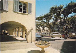 Roquemaure - Place De L'Hotel De Ville - Voitures 1987 - Roquemaure