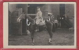 Cerfontaine - Officier Allemand Sur Son Cheval ... Intérieur De Feme à Situer - Carte Photo  (voir Verso ) - Cerfontaine