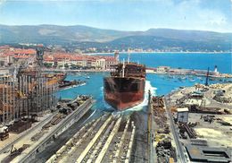 13-LA CIOTAT- LANCEMENT D'UN BATEAU AUX CHANTIER NAVALS - La Ciotat